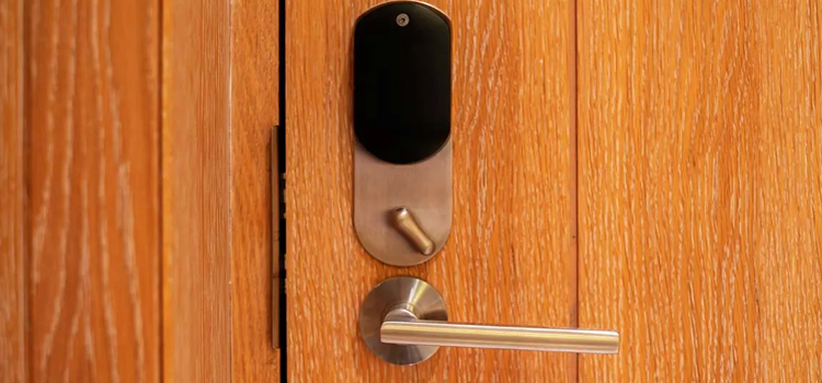 Automatic Locking Door Knob Golden Grove